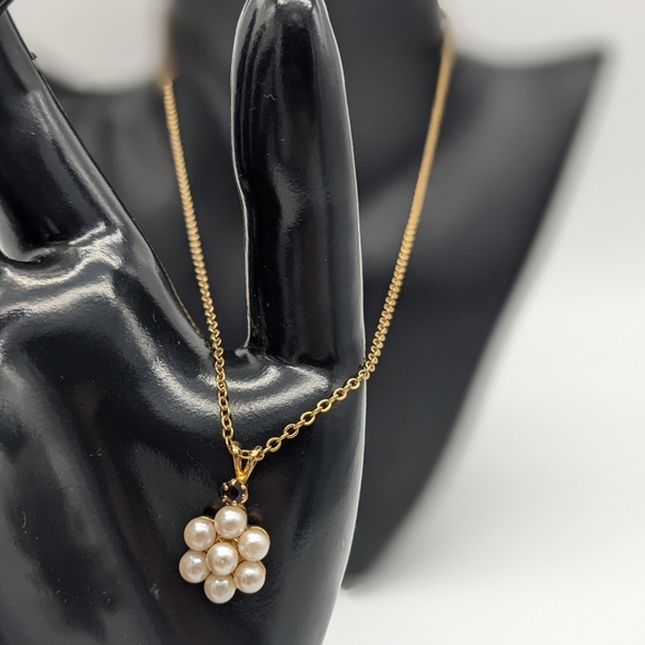 Vintage Avon BW Floral Pearl Pendant gold chain Necklace, Unique Gift, Collectib - Picture 1 of 6